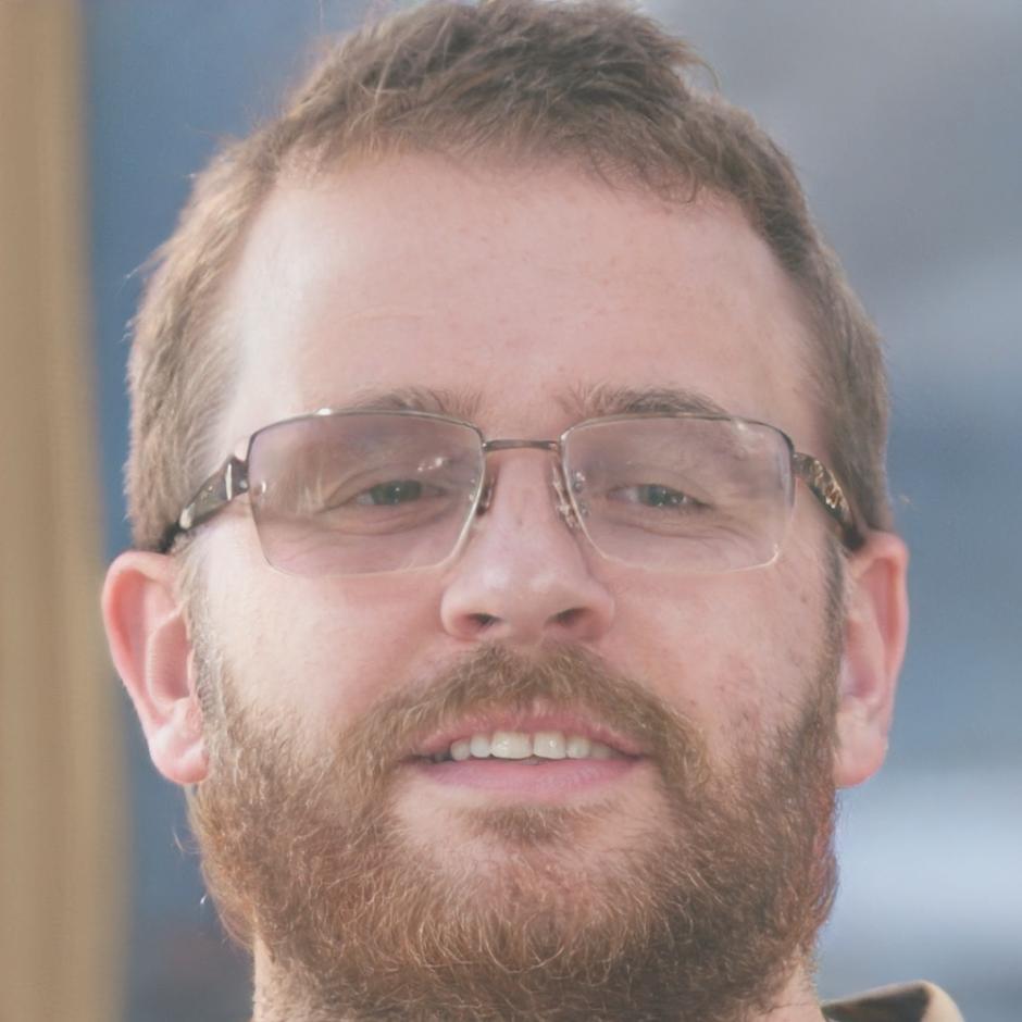 Professional headshot of Luka Kowalski